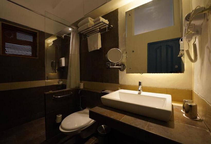 اتاق لوکس با بالکن, Zone Connect By The Park Calangute