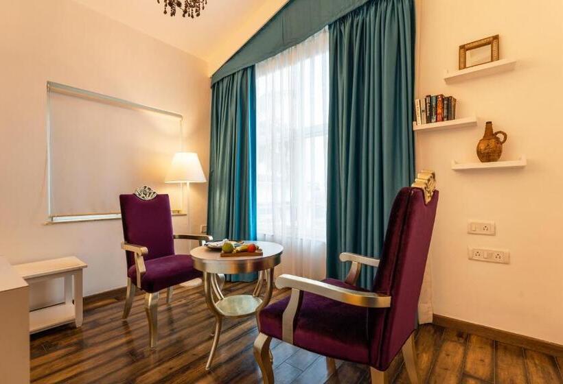 اتاق لوکس با بالکن, Zone Connect By The Park Calangute
