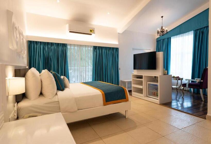 اتاق لوکس با بالکن, Zone Connect By The Park Calangute