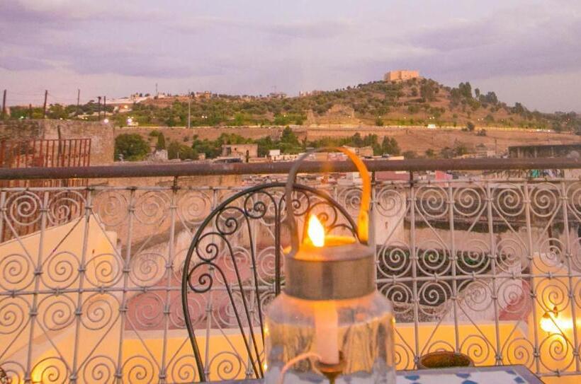 اتاق استاندارد سه تخته با چشم‌انداز, Palais Fes Yahya