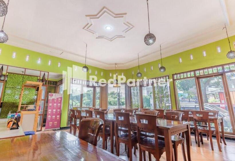 Номер Economy, Nafisa Homestay Syariah Near Jatim Park 3 Batu Mitra Reddoorz