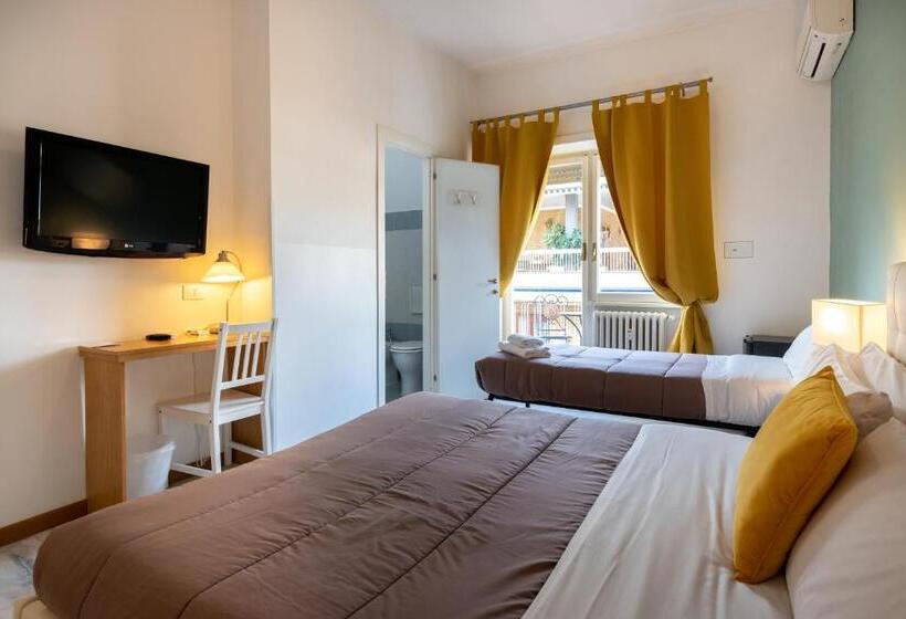 اتاق استاندارد سه نفره, Aurelia Home Guest House
