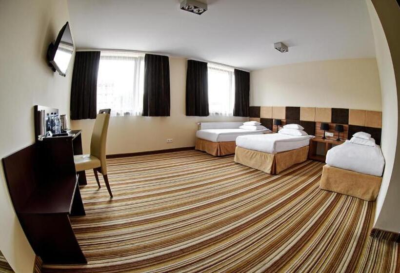 Номер Стандарт Трехместный, Boutique Hotel S Kwiska   Legnicka