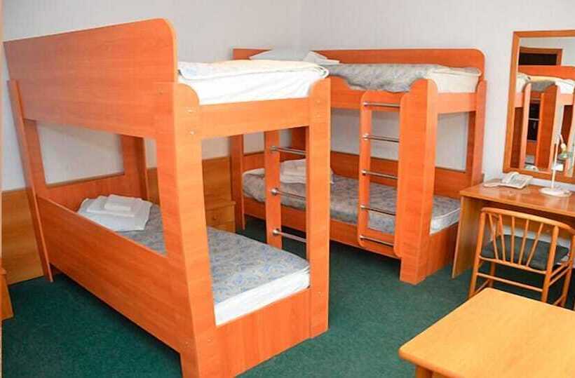 共用房间的床, Metallurg   Hostel
