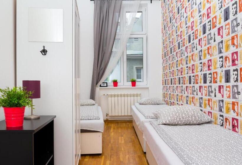 اتاق استاندارد سه تخته با سرویس بهداشتی مشترک, Retro Hostel