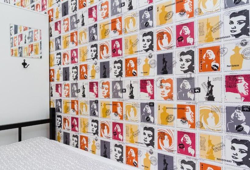 اتاق استاندارد یک تخته با سرویس بهداشتی مشترک, Retro Hostel