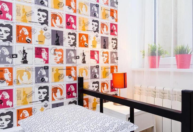 اتاق استاندارد یک تخته با سرویس بهداشتی مشترک, Retro Hostel