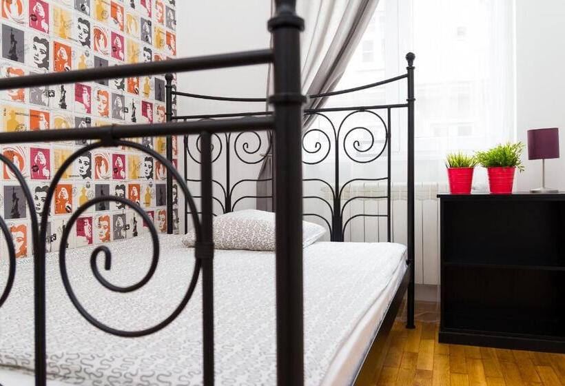 اتاق استاندارد یک تخته با سرویس بهداشتی مشترک, Retro Hostel