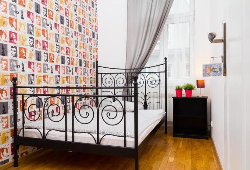 اتاق استاندارد یک تخته با سرویس بهداشتی مشترک, Retro Hostel