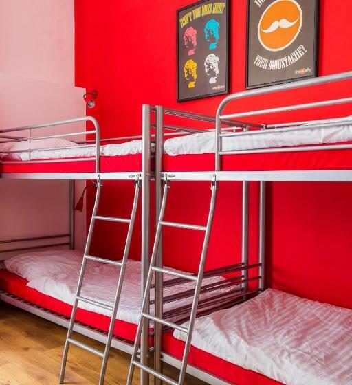 اتاق استاندارد چهارنفره با سرویس بهداشتی مشترک, Retro Hostel
