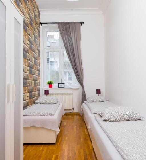 اتاق استاندارد سه تخته با سرویس بهداشتی مشترک, Retro Hostel