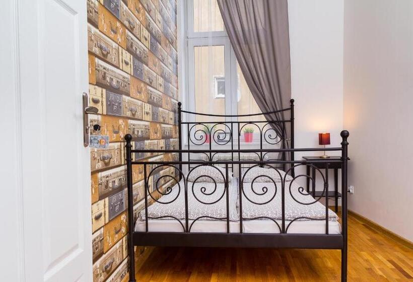 اتاق استاندارد با سرویس بهداشتی مشترک, Retro Hostel