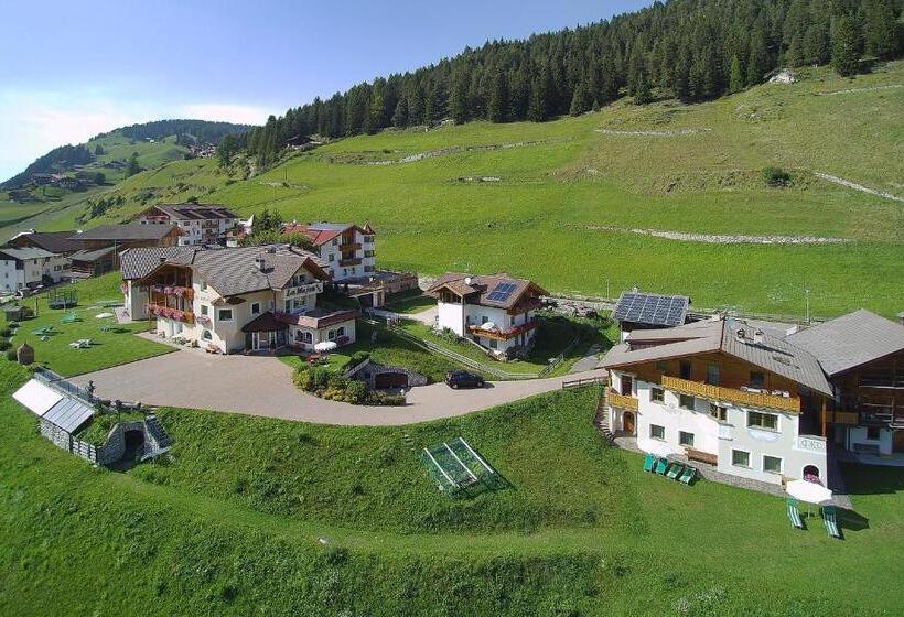 Трехместный Номер Стандарт с Балконом, Garni La Majon