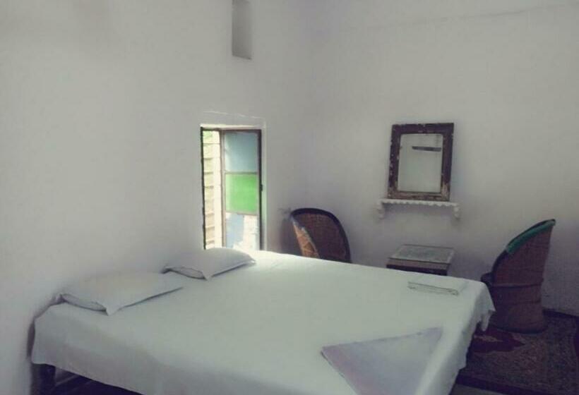 Трехместный Номер Стандарт Вид на Сад, Haveli Uma Megh Tourist Guest House
