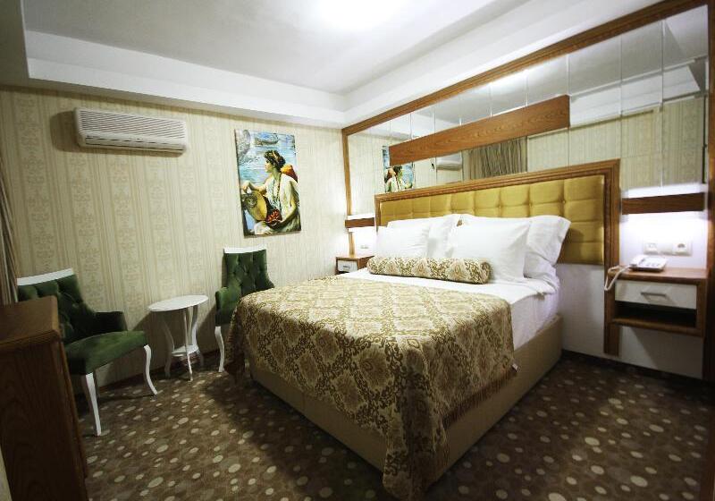 Номер Superior, Montcalm East, Autograph Collection