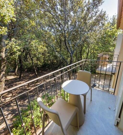 Номер Стандарт Вид на Сад, Logis La Bastide De Grignan Hotel & Restaurant La Chênaie