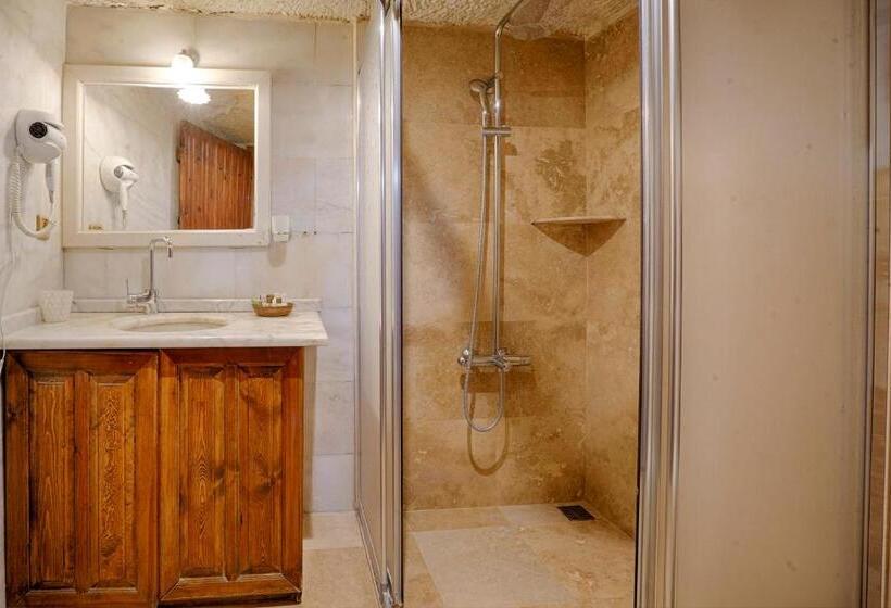 اتاق استاندارد سه نفره, Tulip Cave Suites