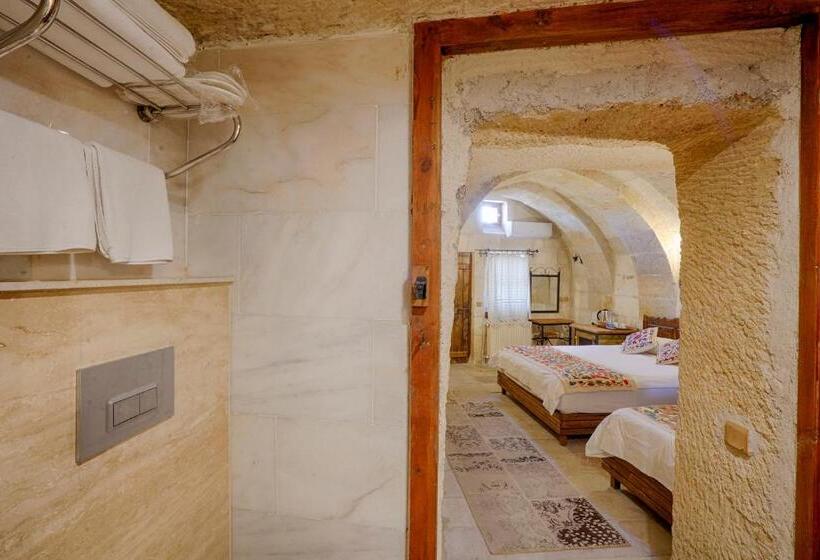 اتاق استاندارد سه نفره, Tulip Cave Suites