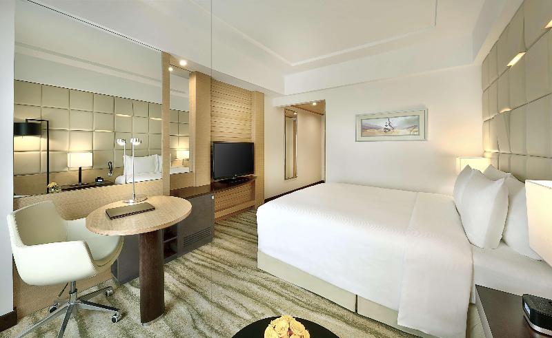 带大床的标准间, Doubletree By Hilton Riyadh  Al Muroj Business Gate