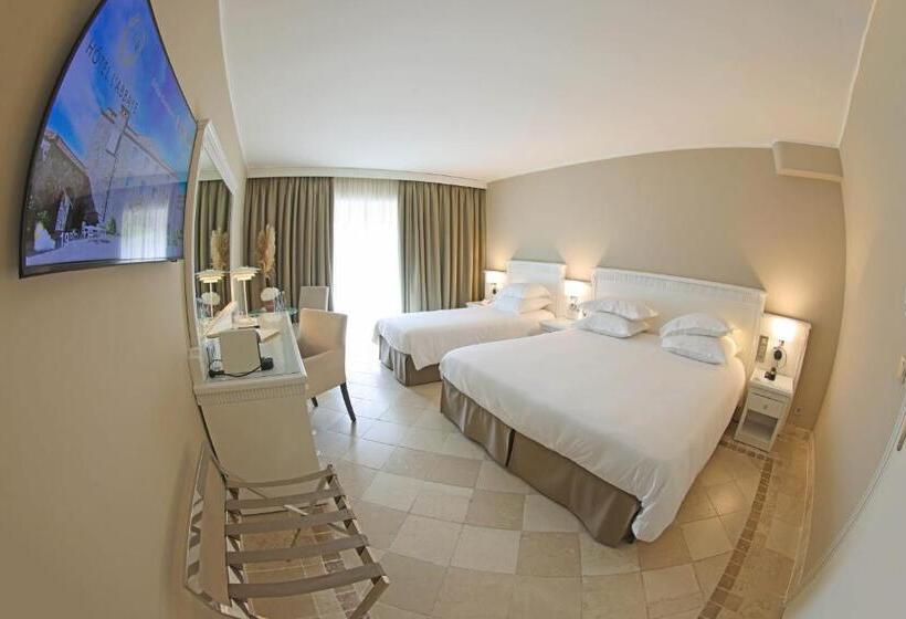 Quarto Triplo Deluxe Vista Mar, L'abbaye