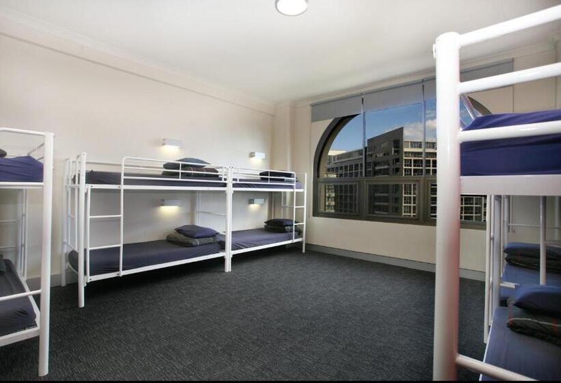 공용 욕실 구비 공동 객실 내의 침대, Wake Up! Sydney Central
