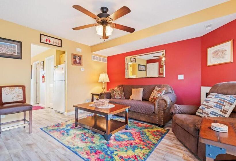 Апартаменты 2 Спальни, Harbor Village Lakeview Condo 9023