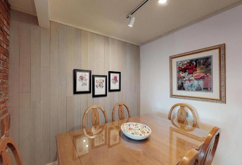 침실 2개 아파트, Prospector Condo