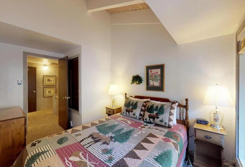 침실 2개 아파트, Prospector Condo