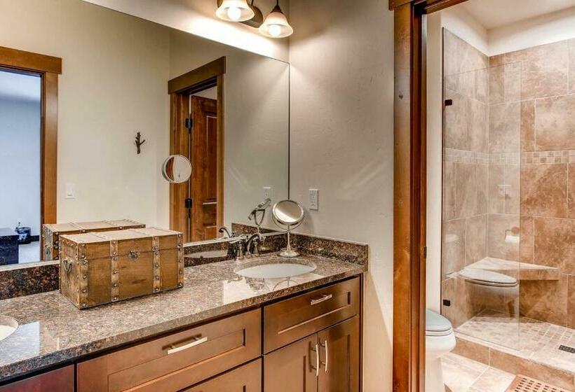 آپارتمان 3 خوابه, Blue River Condo Unit 203