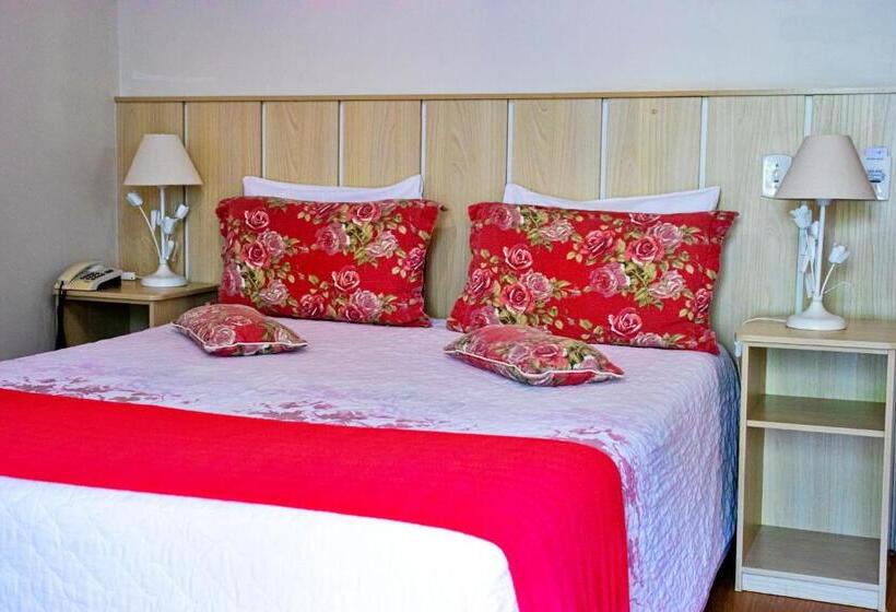 Quarto Estandar com Sacada, Chateau Do Luar Prime Em Campos Do Jordao