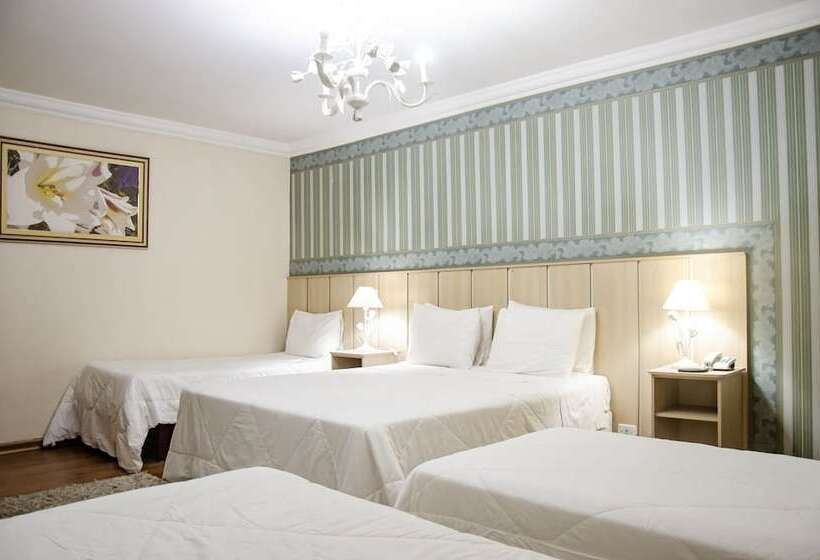 Quarto Quadruple Standard, Chateau Do Luar Prime Em Campos Do Jordao