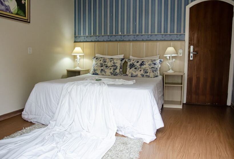 Quarto Estandar com Sacada, Chateau Do Luar Prime Em Campos Do Jordao