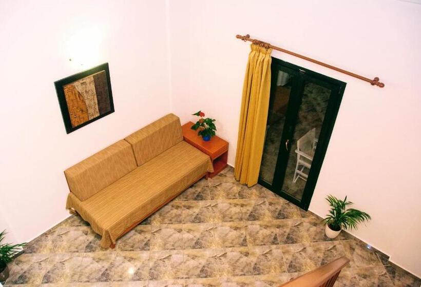 اتاق استاندارد چهار تخته با چشم‌انداز دریا, Ippoliti Village