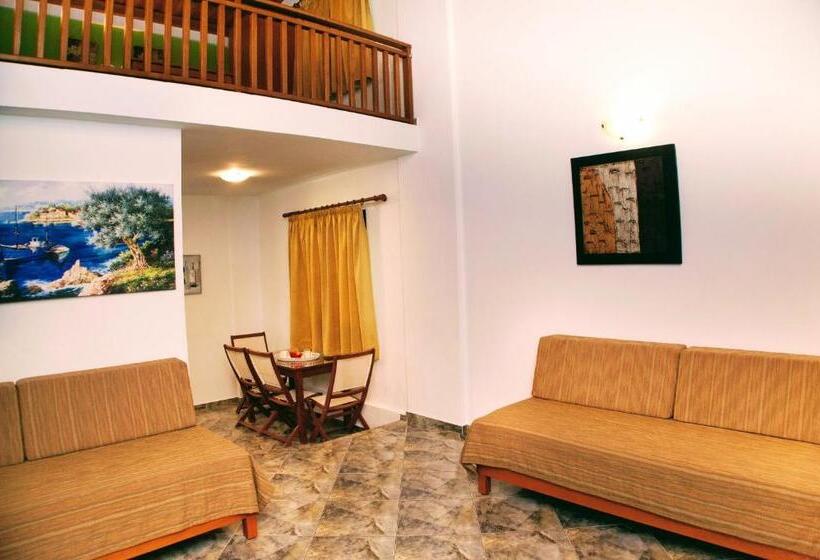 اتاق استاندارد چهار تخته با چشم‌انداز دریا, Ippoliti Village