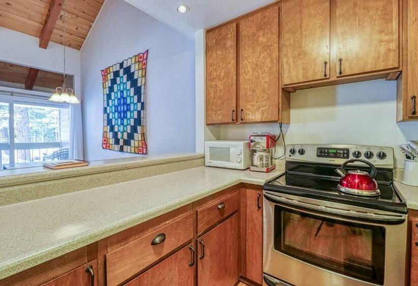 침실 2개 아파트, 2 Bed 2 Bath Apartment In Carnelian Bay
