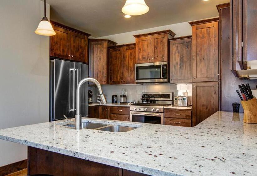 Апартаменты 2 Спальни, Black Rock Ridge   Unit L