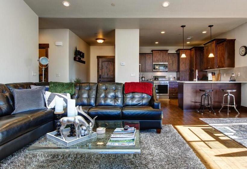 Апартаменты 2 Спальни, Black Rock Ridge   Unit L