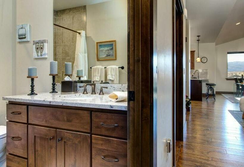 Апартаменты 2 Спальни, Black Rock Ridge   Unit L