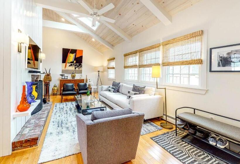 آپارتمان 2 خوابه, Penthouse On Commercial