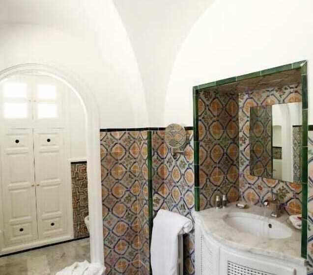 سوییت خانوادگی, La Villa Bleue Sidi Bou Said