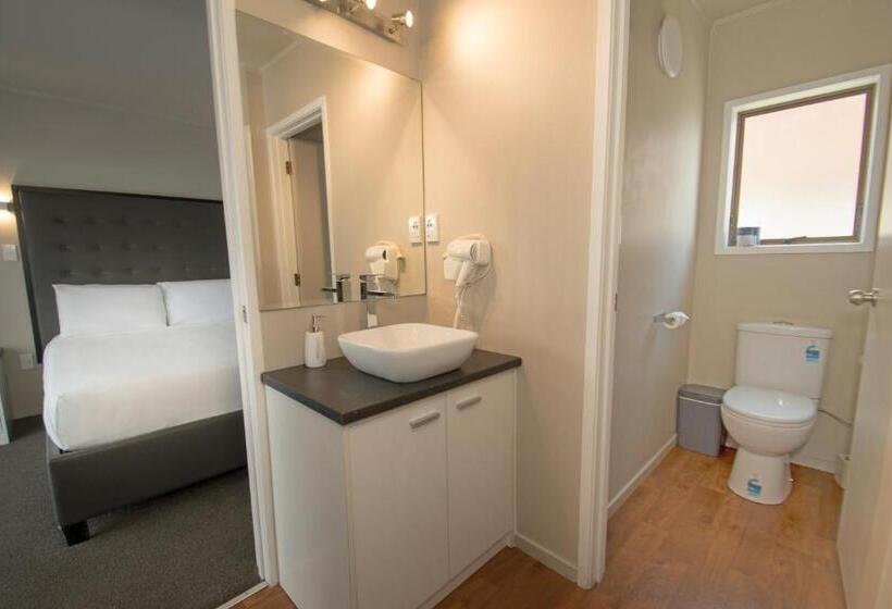 스탠다드 스튜디오, Middlemore Motel