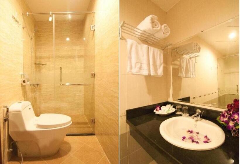 اتاق خانوادگی, Valentine Luxury Hotel   31 Bui Vien Street