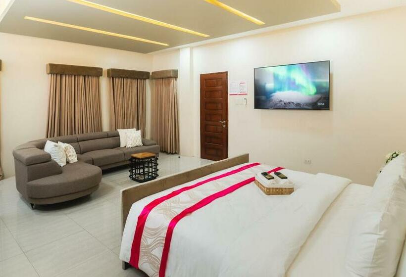 스위트 킹사이즈 침대, Monica Midtown Suites