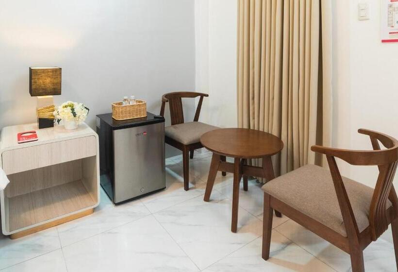 디럭스 룸, Monica Midtown Suites