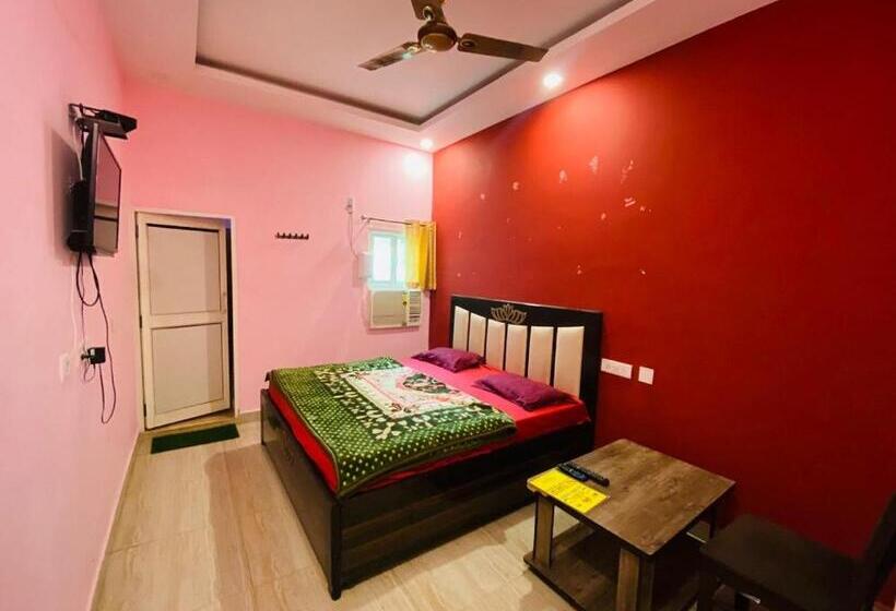 Quarto Deluxe, Sudhir Murthal Dhaba, Sonipat