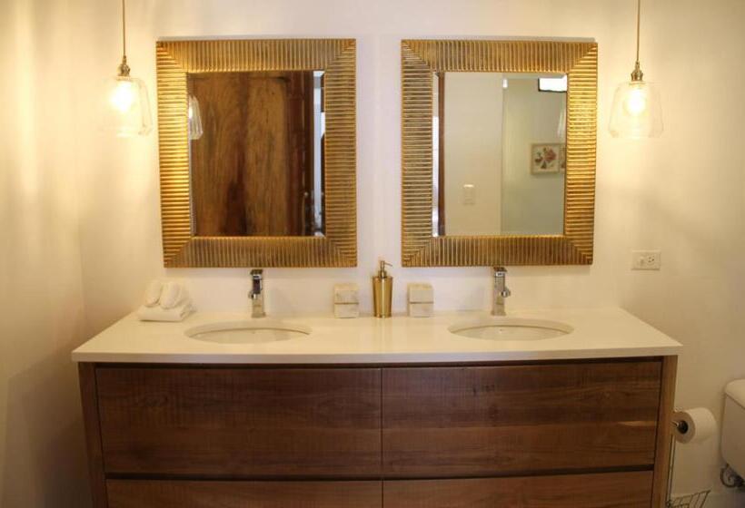 اتاق سوپریور سه تخته, Casa Vitality Bed And Breakfast   Playa Guiones, Nosara   4 Minute Walk To The Beach