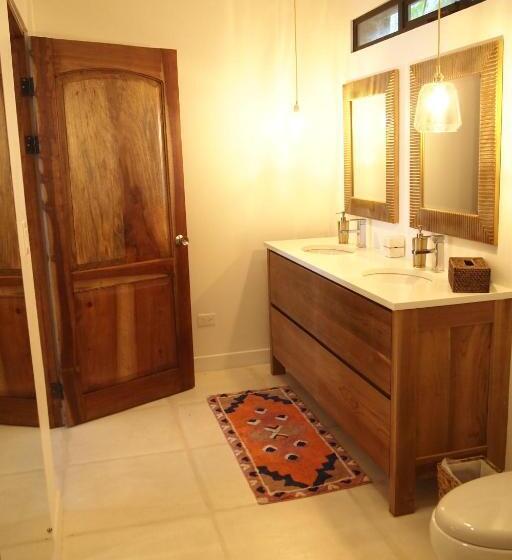 اتاق سوپریور سه تخته, Casa Vitality Bed And Breakfast   Playa Guiones, Nosara   4 Minute Walk To The Beach