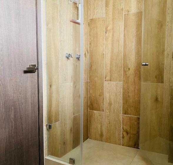 اتاق استاندارد, Amazing Ensuite With Fantastic Jacuzzi