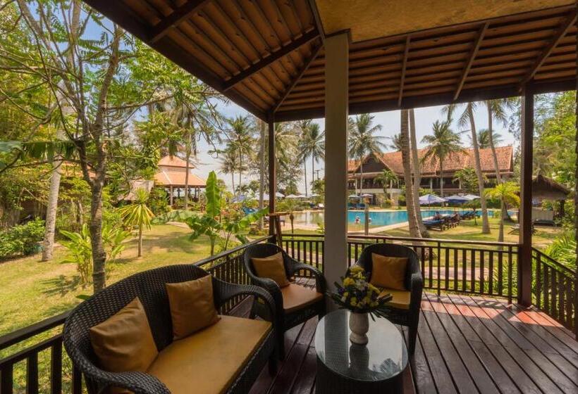 디럭스 스위트 킹 침대, Coral Hotel Bangsaphan