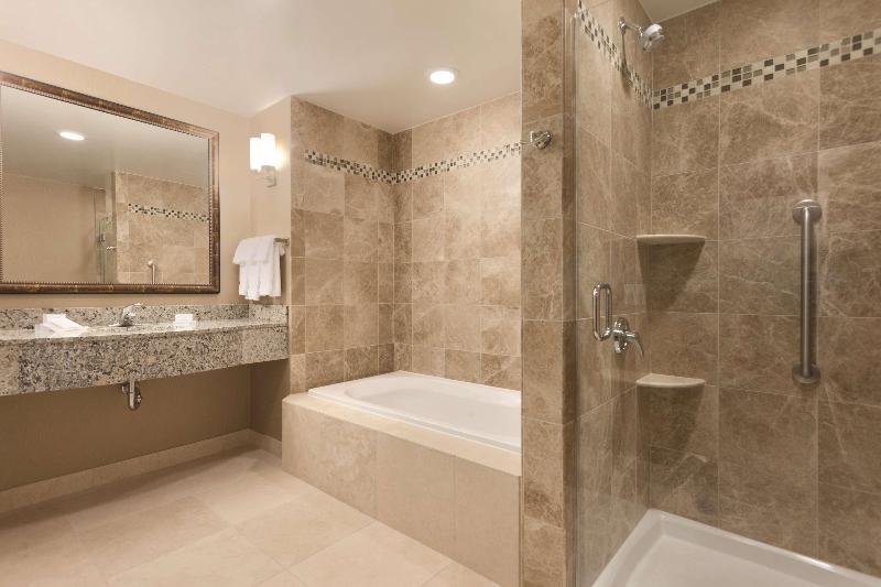 Люкс Кровать Кинг, Hilton Garden Inn Falls Church